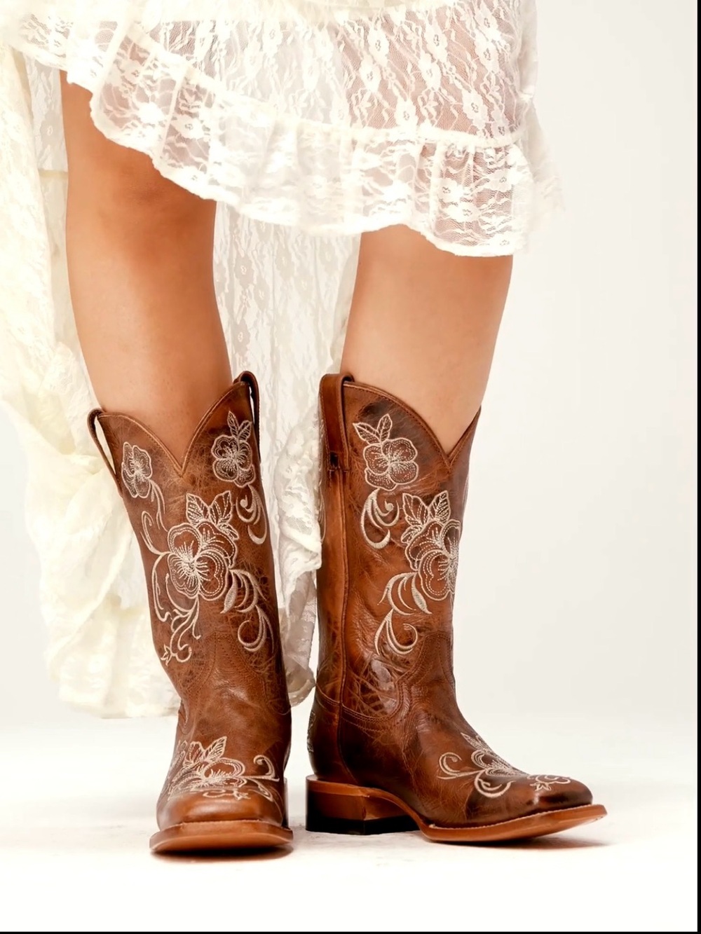 SHYANNE WOMEN'S LASY FLORAL
EMBROIDERED WESTERN BOOTS - BROAD
SQUARE TOE 7.5M